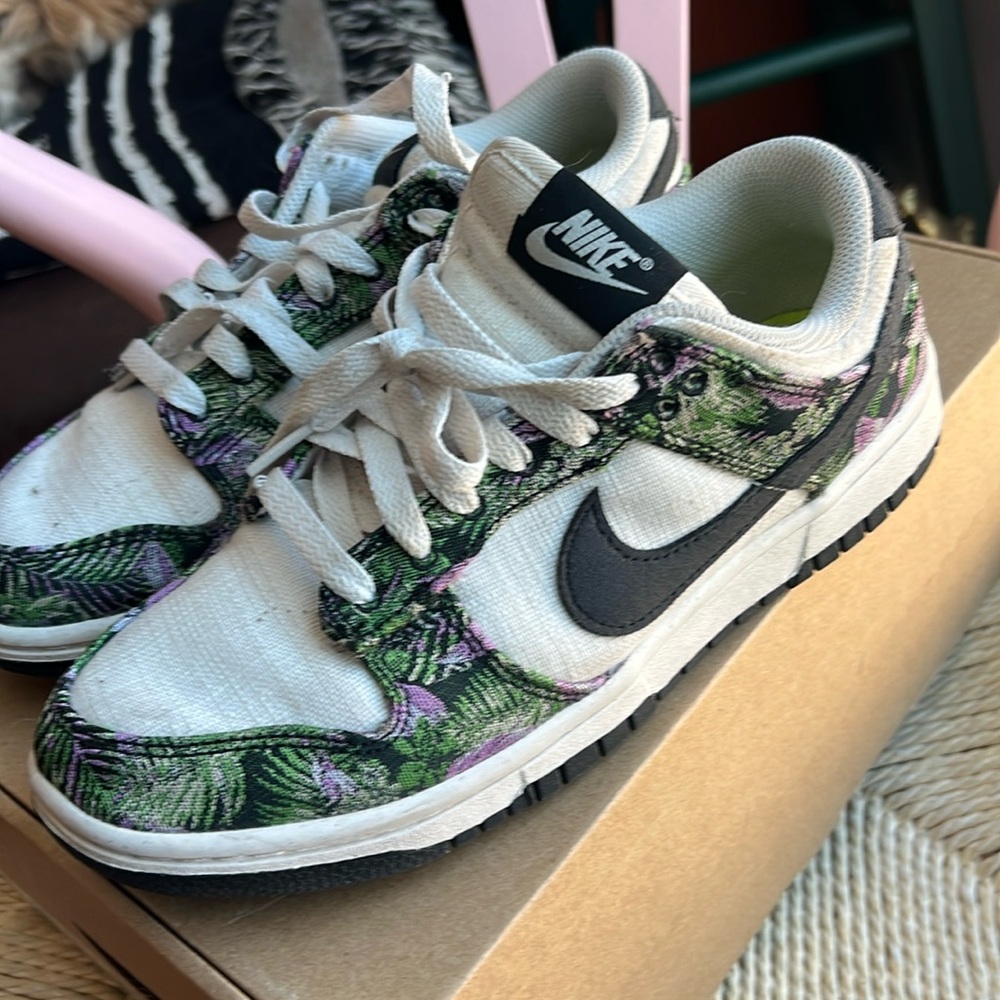 Nike Dunks floral Women’s 7.5